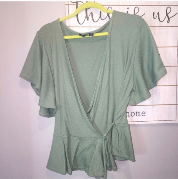 🍂🍁BOOHOO PLUS RIB WRAP CAP SLEEVE PEPLUM TOP 20 - Picture 4 of 6